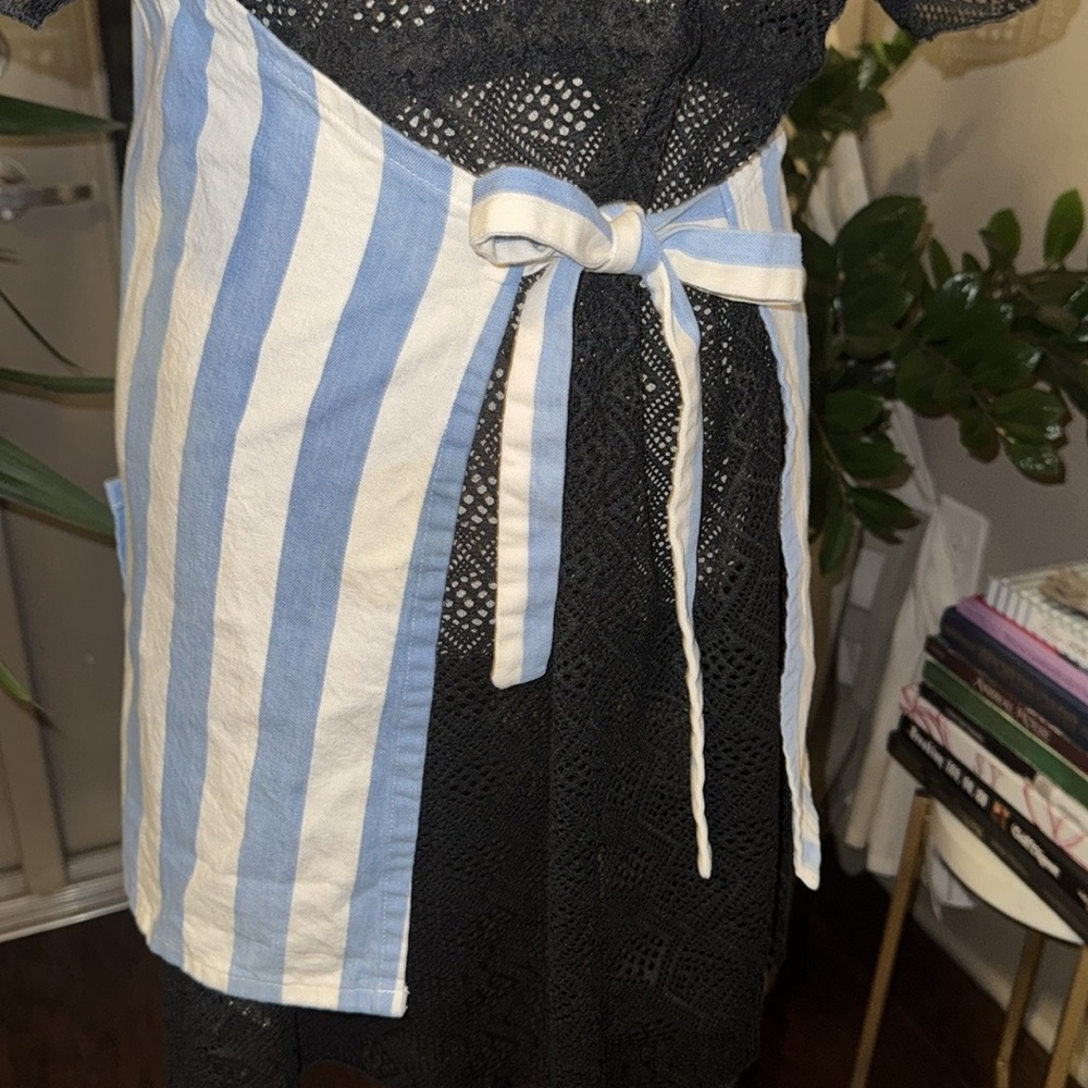 Blue & white Apron vertical striped apron two front pockets tie back one size - Picture 5 of 12